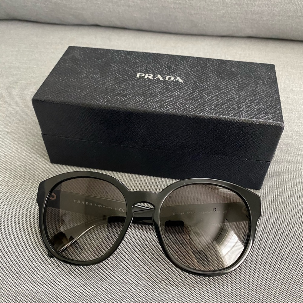 PRADA Sunglasses in black SPR 18R